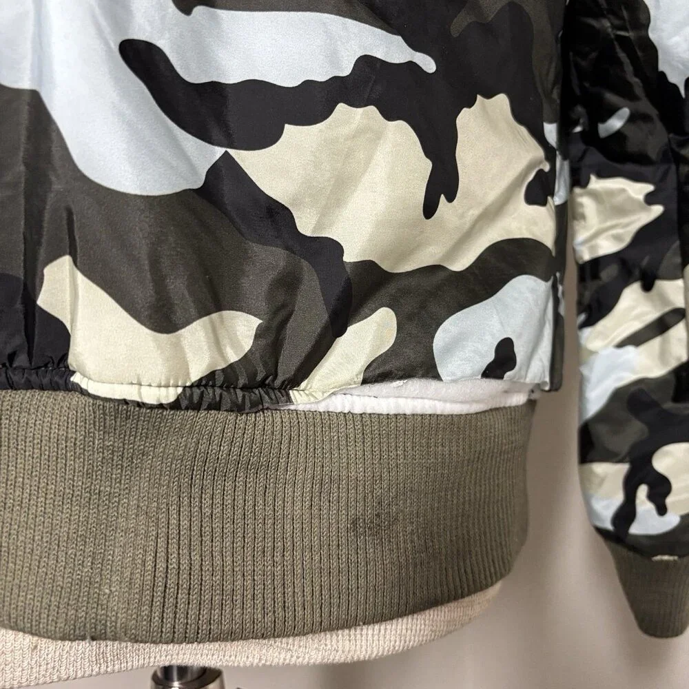 Sam zip up